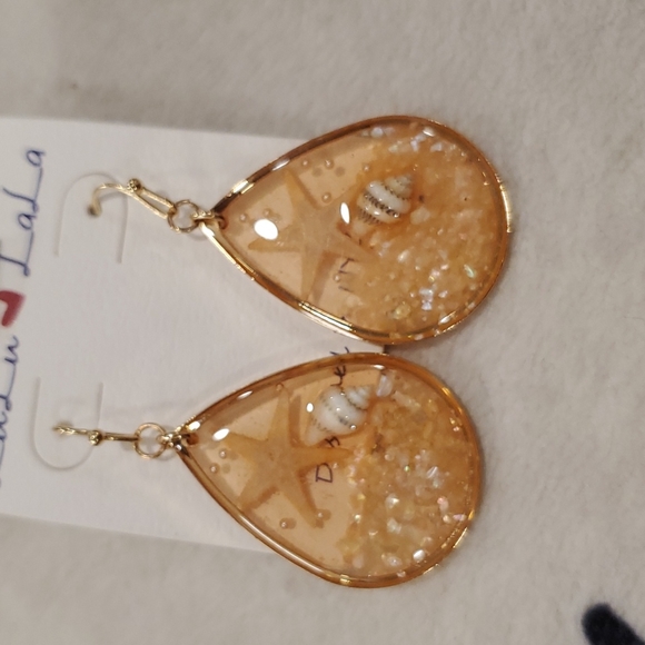 LuLu LaLa Beach themed shells and starfish shimmery sand tropical island style - Picture 7 of 7